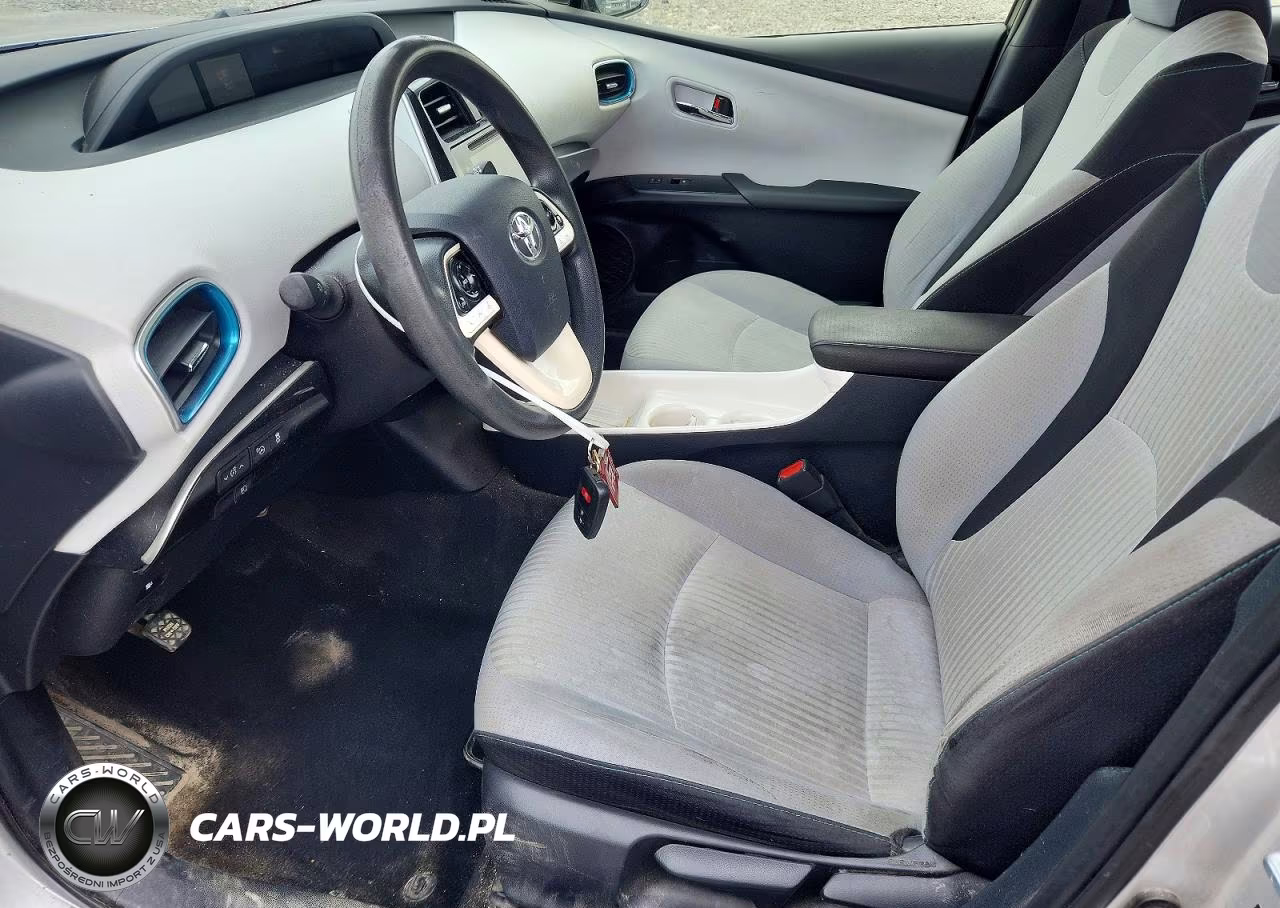 2018 Toyota Prius Three VIN:JTDKARFU3J3057331 - 7
