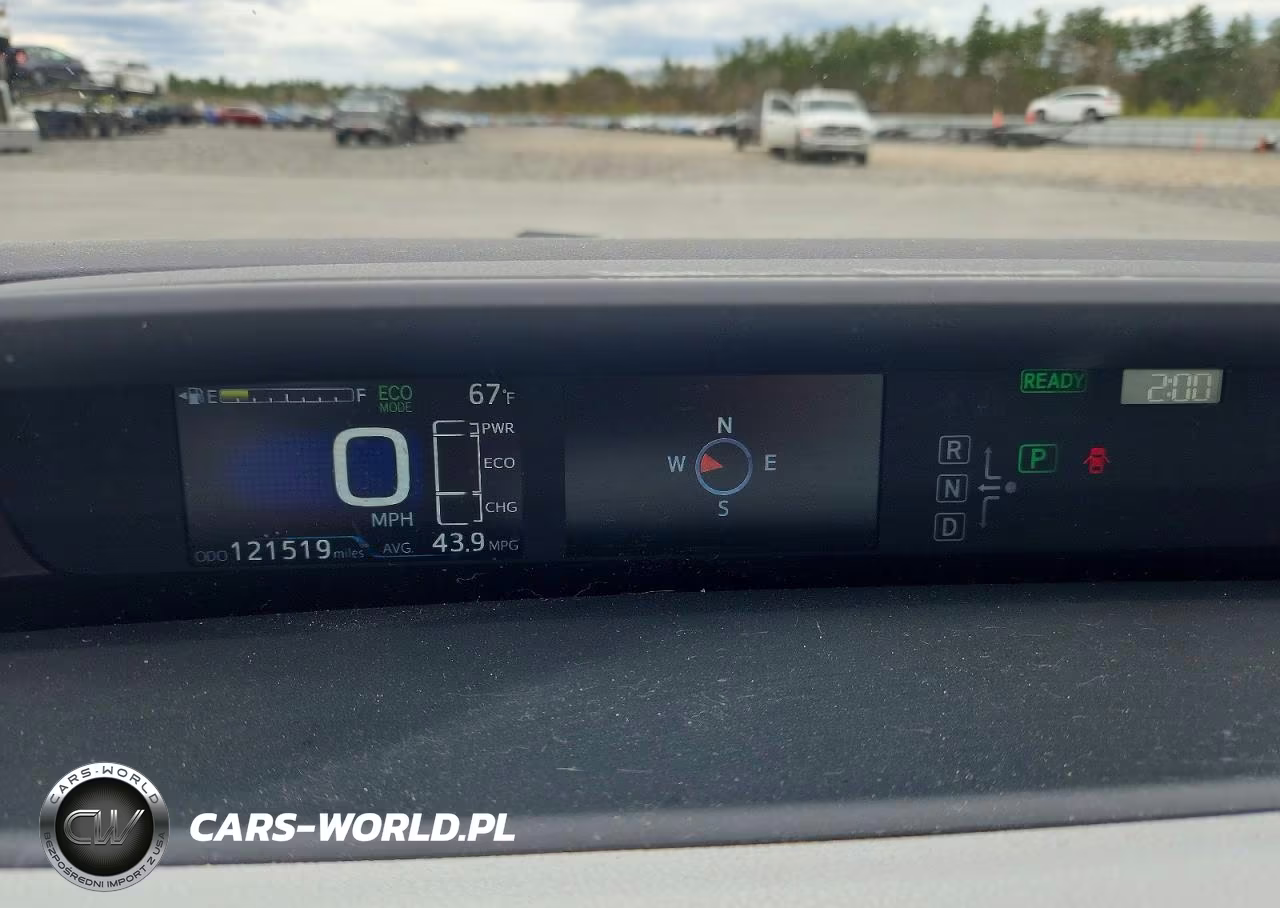 2018 Toyota Prius Three VIN:JTDKARFU3J3057331 - 9