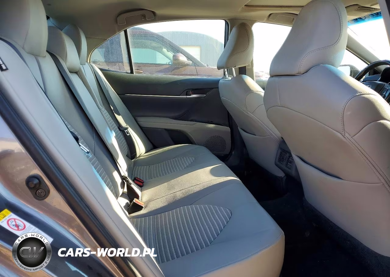 2018 Toyota Camry Se VIN:4T1B11HK1JU558060 - 10