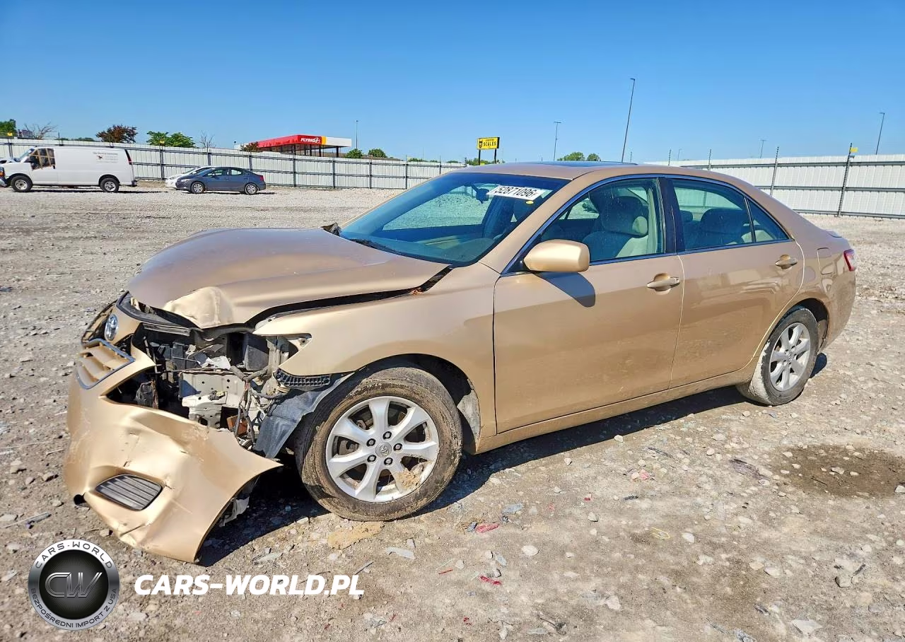 2010 Toyota Camry Le – zdjęcie 1 z 12