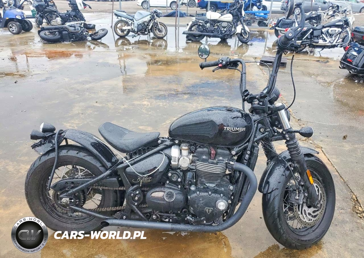 2018 Triumph Motorcycle Bonneville Bobber Black