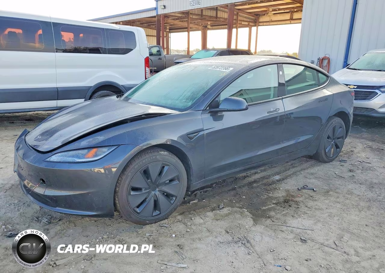 2025 Tesla Model 3 – zdjęcie 1 z 13