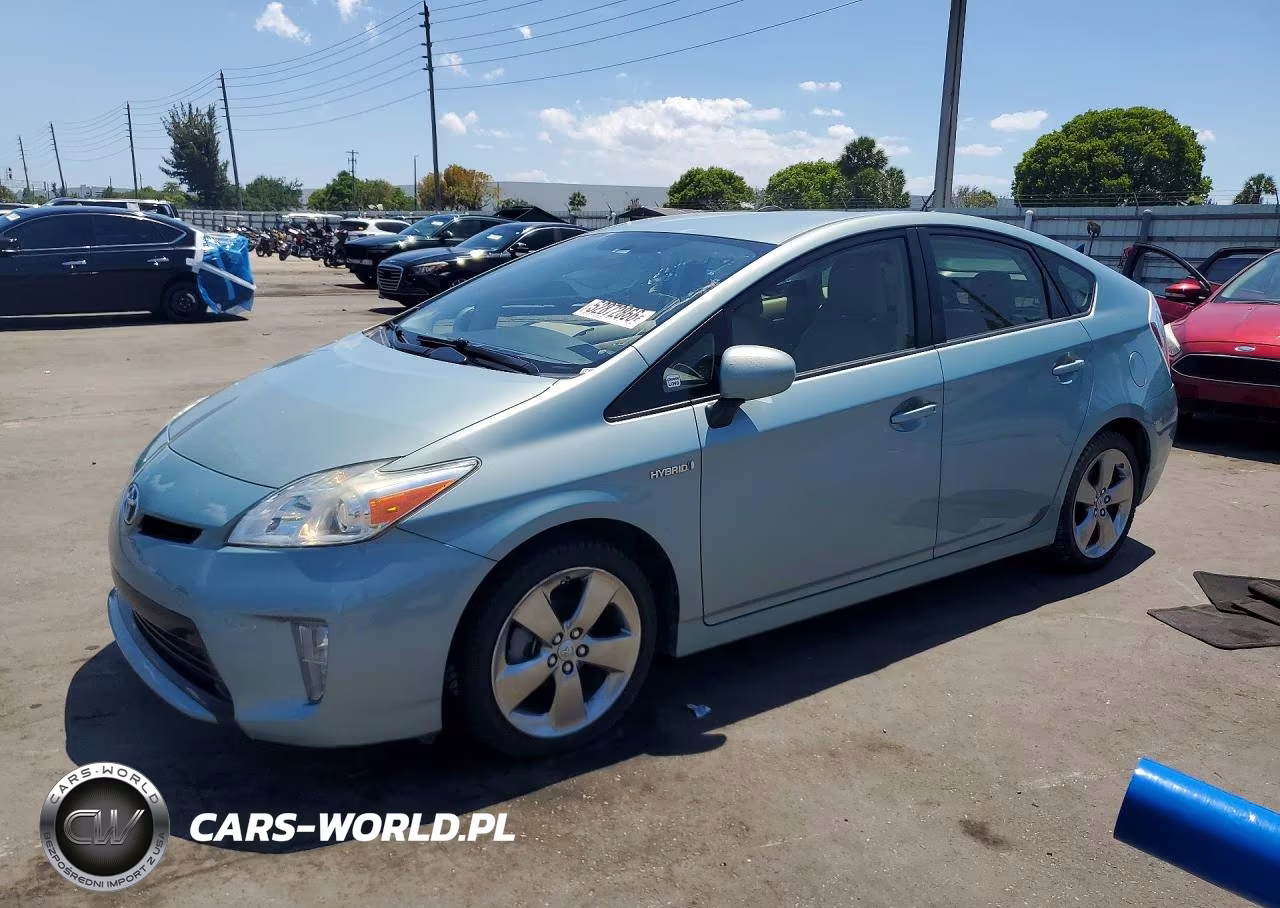 2013 Toyota Prius Three – zdjęcie 1 z 12