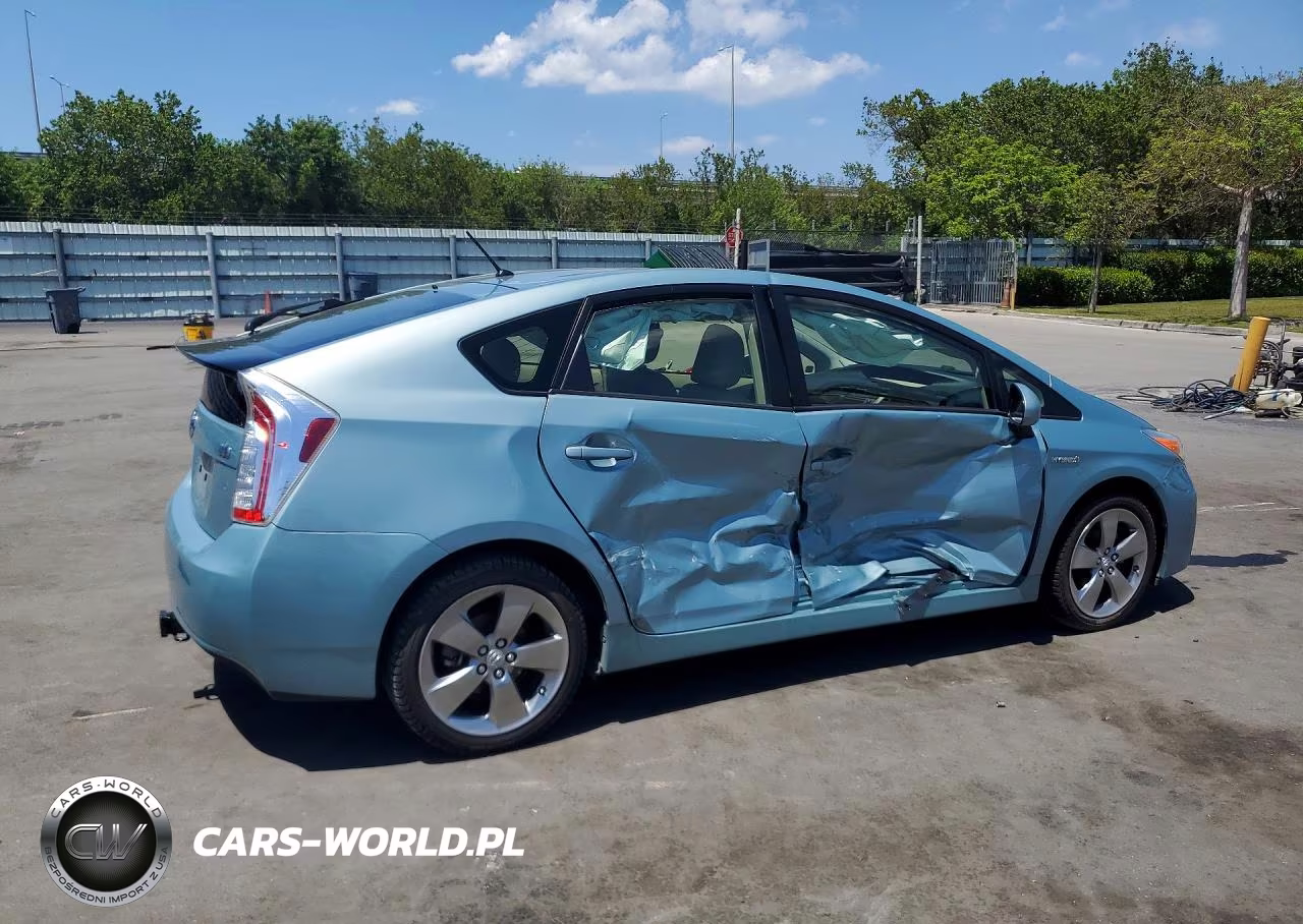 2013 Toyota Prius Three VIN:JTDKN3DU9D1733866 - 3