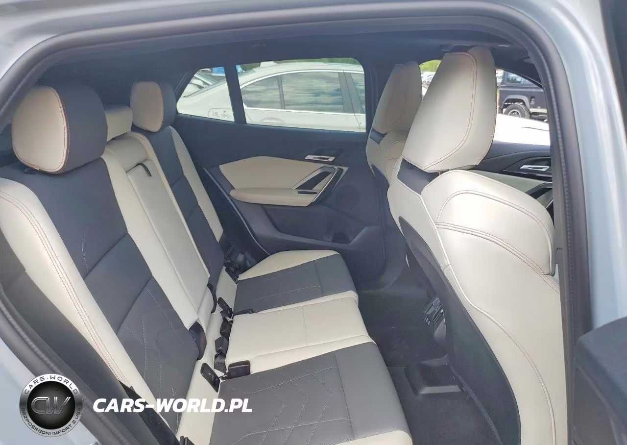 2025 BMW X2 xDrive28I VIN:WBX63GM00S5231168 - 10