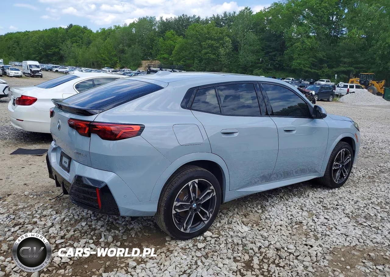 2025 BMW X2 xDrive28I VIN:WBX63GM00S5231168 - 3