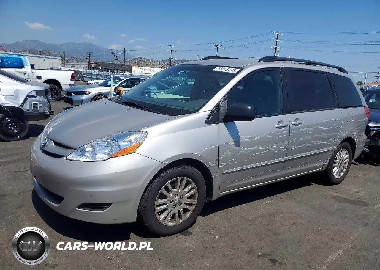 2010 Toyota Sienna Le 8-Passenger