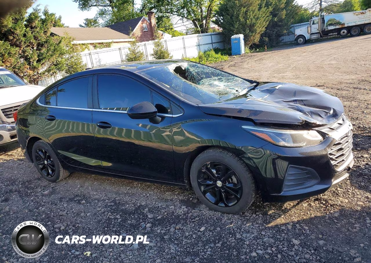 2019 Chevrolet Cruze Lt VIN:1G1BE5SM4K7109720 - 4