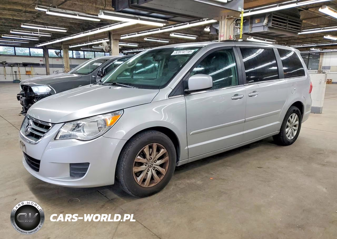 2012 Volkswagen Routan Se