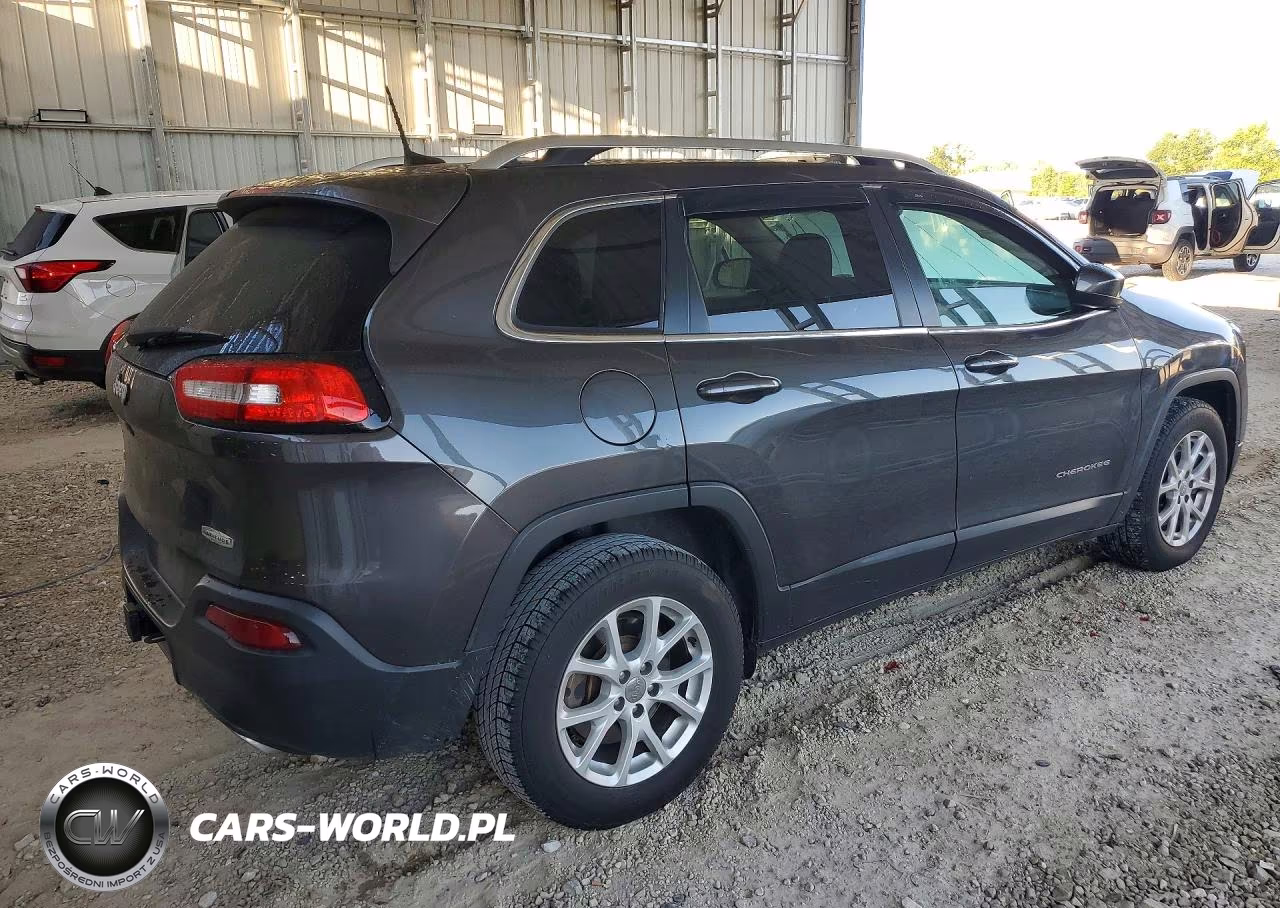 2017 Jeep Cherokee Latitude VIN:1C4PJMCS0HW576941 - 3