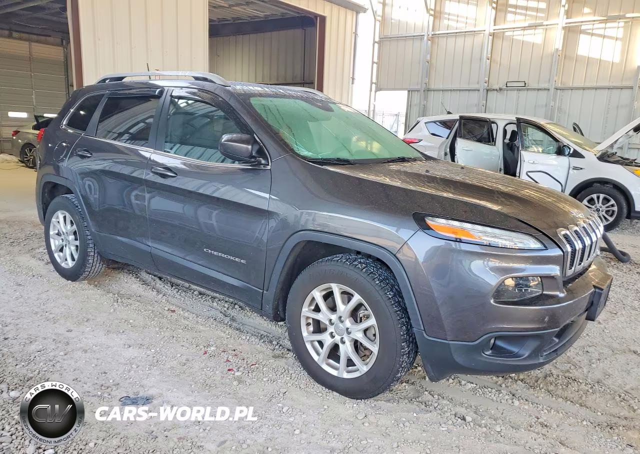 2017 Jeep Cherokee Latitude VIN:1C4PJMCS0HW576941 - 4