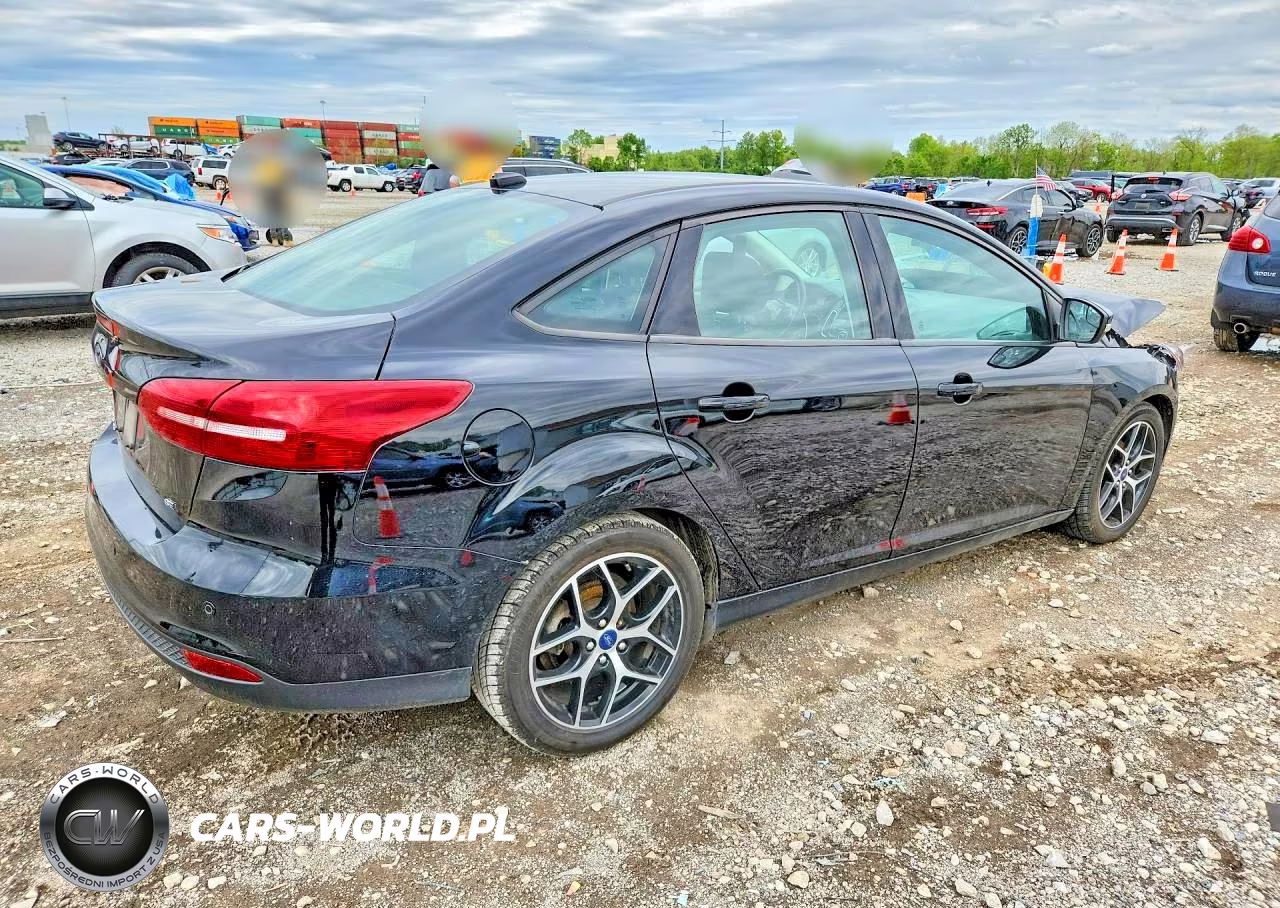 2018 Ford Focus Sel VIN:1FADP3H23JL258118 - 3