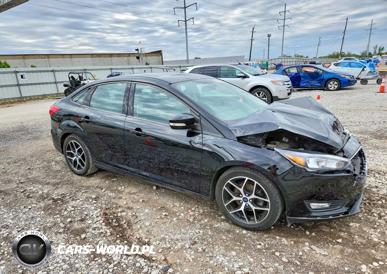 2018 Ford Focus Sel VIN:1FADP3H23JL258118 - 4