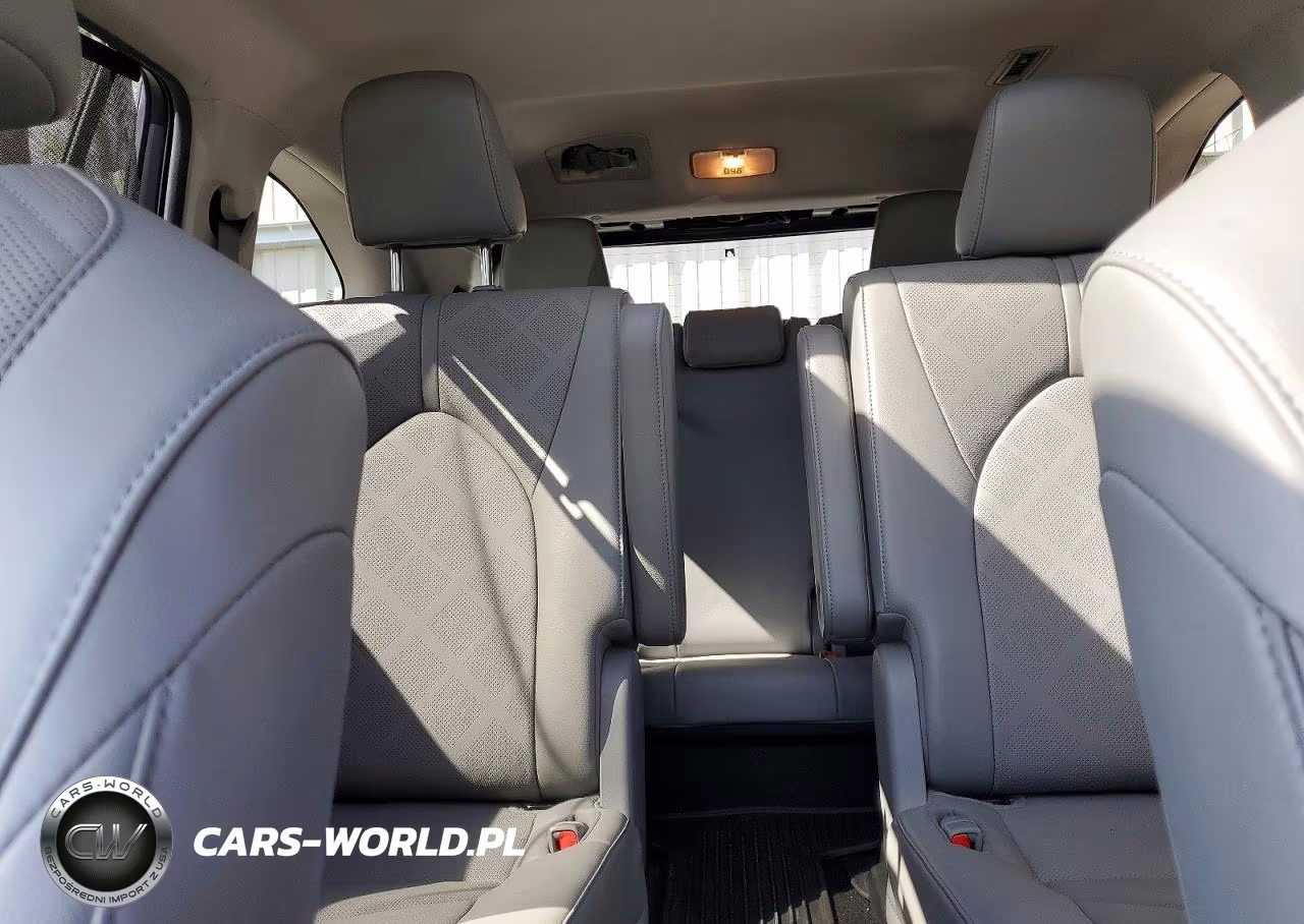 2023 Toyota Highlander Platinum VIN:5TDKDRBHXPS040601 - 10