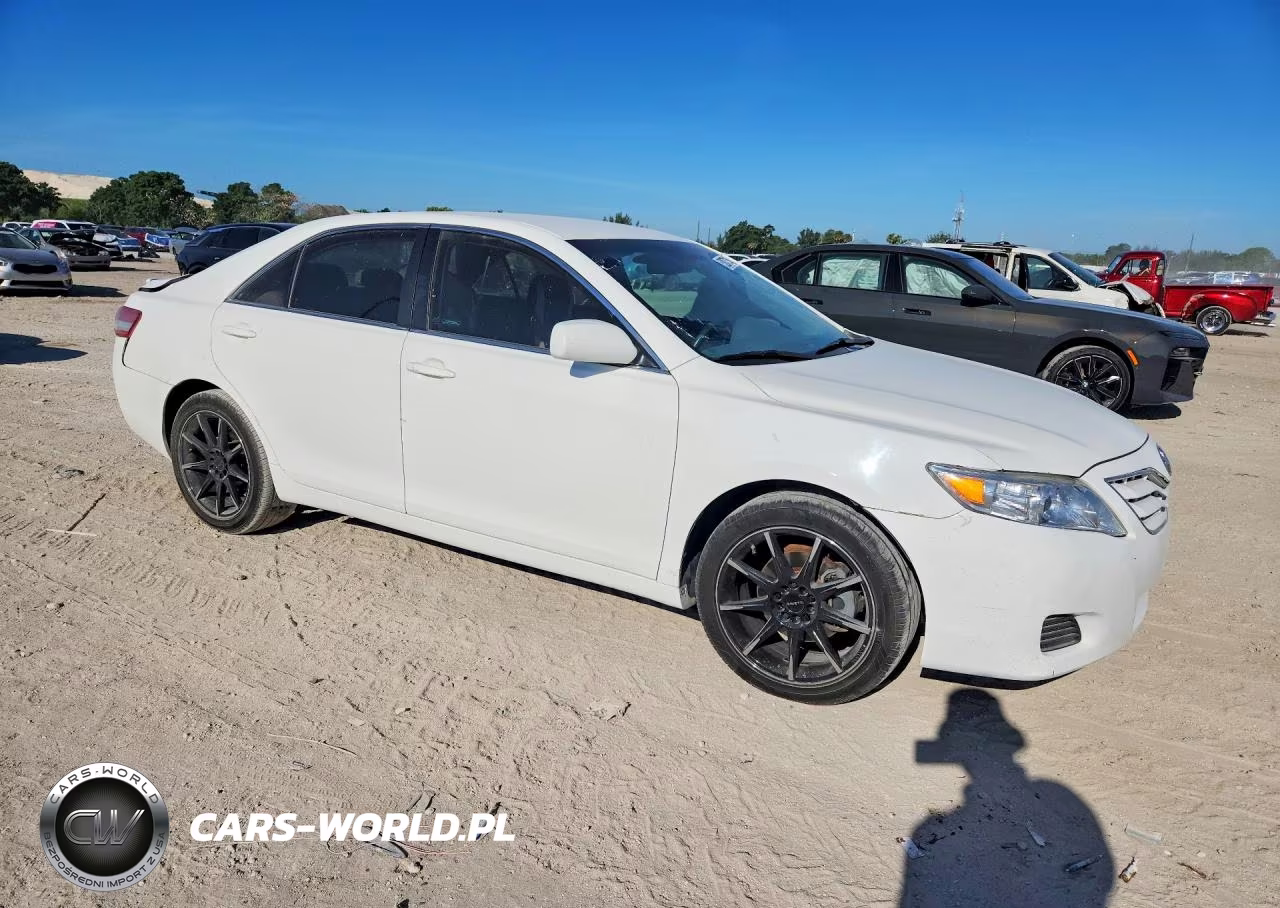 2010 Toyota Camry Le VIN:4T1BF3EK8AU533223 - 4