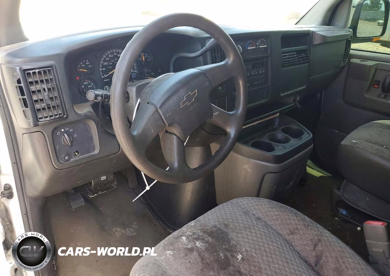 2004 Chevrolet Express G2500 VIN:1GAGG25UX41247827 - 8