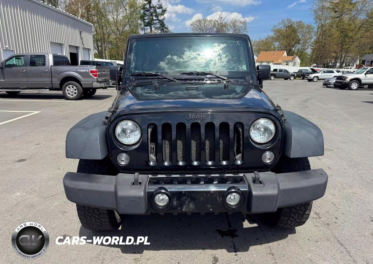2015 Jeep Wrangler Unlimited Sport VIN:1C4BJWDG9FL542754 - 5