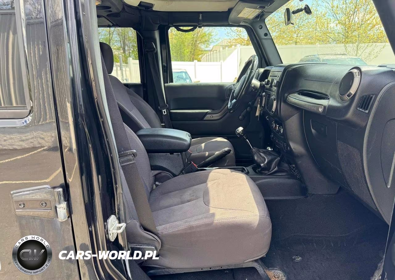 2015 Jeep Wrangler Unlimited Sport VIN:1C4BJWDG9FL542754 - 6