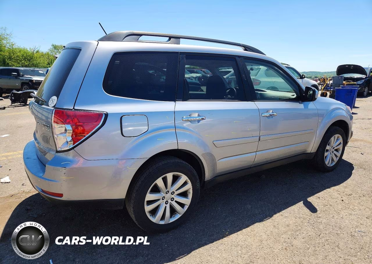 2013 Subaru Forester 2.5X Premium VIN:JF2SHADC1DH429605 - 3