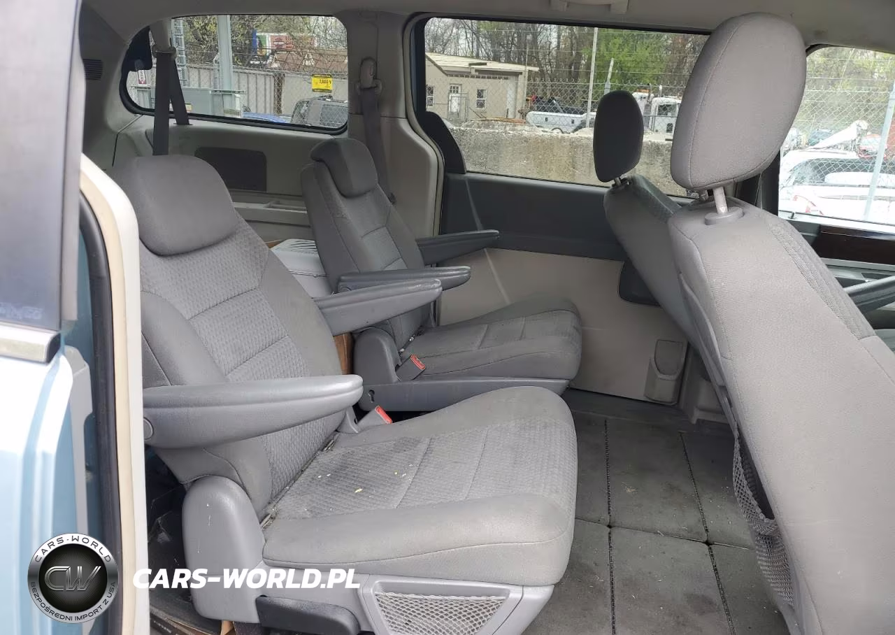 2010 Chrysler Town & Country Touring VIN:2A4RR5D13AR270516 - 11