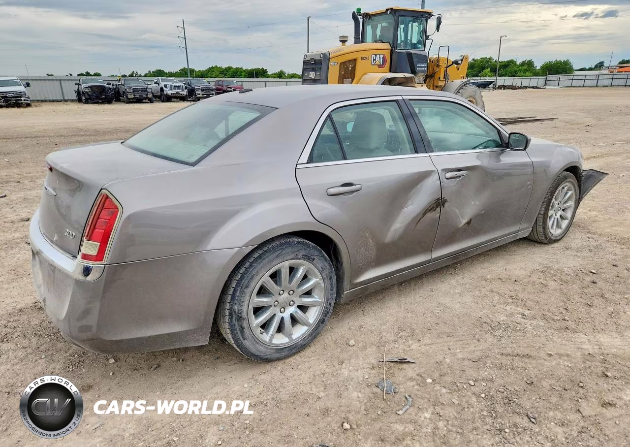 2014 Chrysler 300 VIN:2C3CCAAG5EH272802 - 3