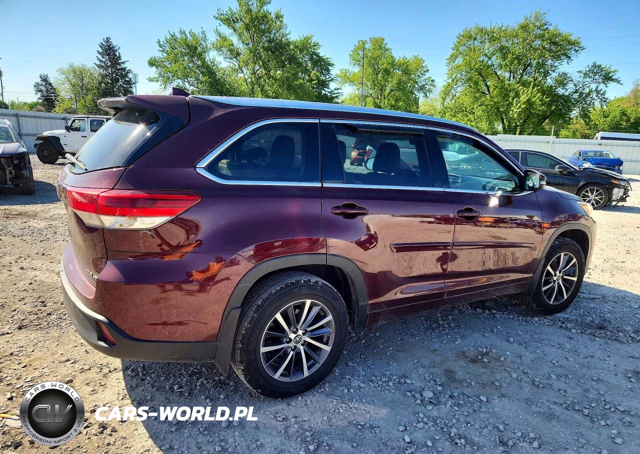 2018 Toyota Highlander Xle VIN:5TDJZRFH2JS851520 - 3