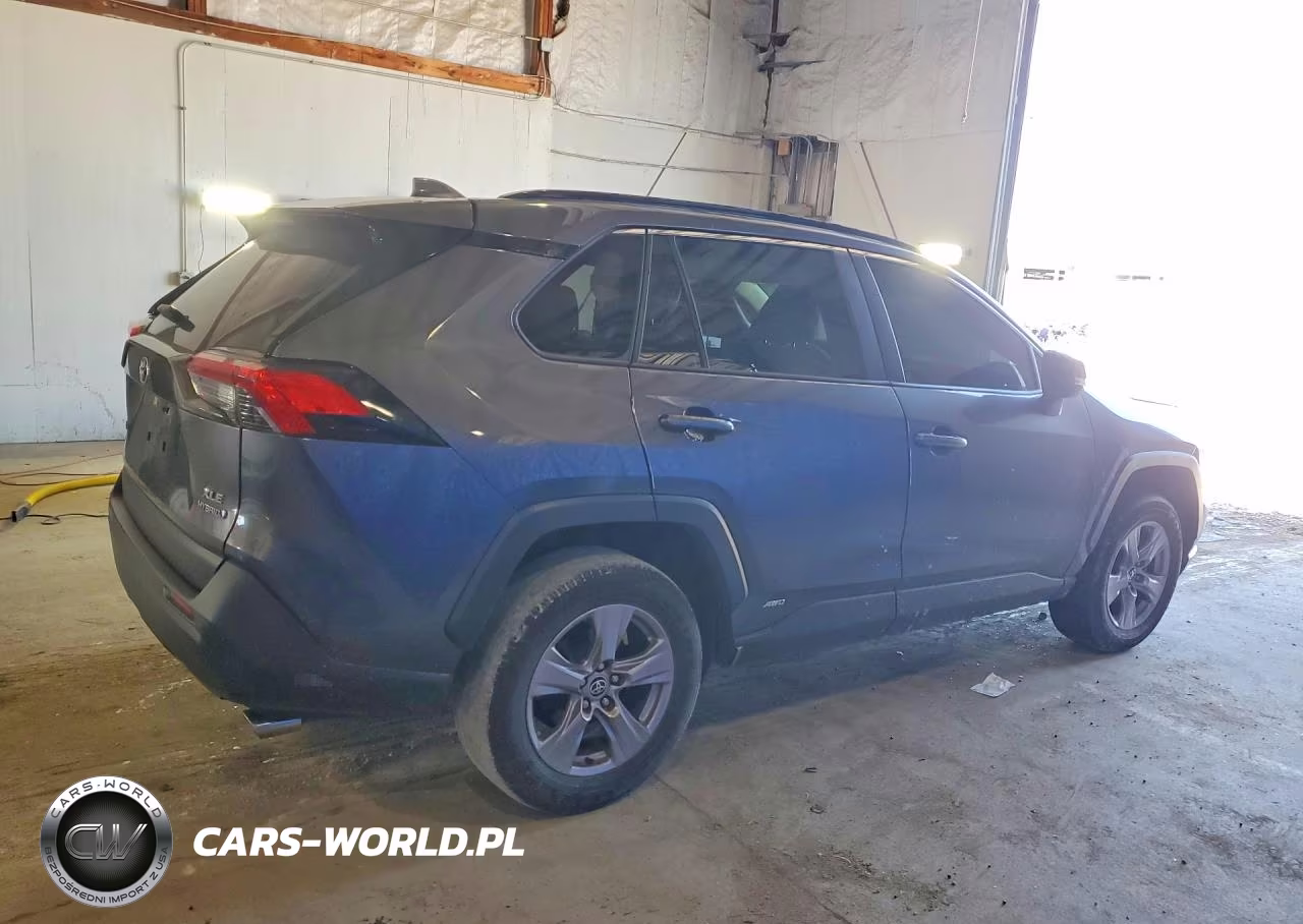2022 Toyota Rav4 Xle VIN:JTMRWRFV8ND158437 - 3
