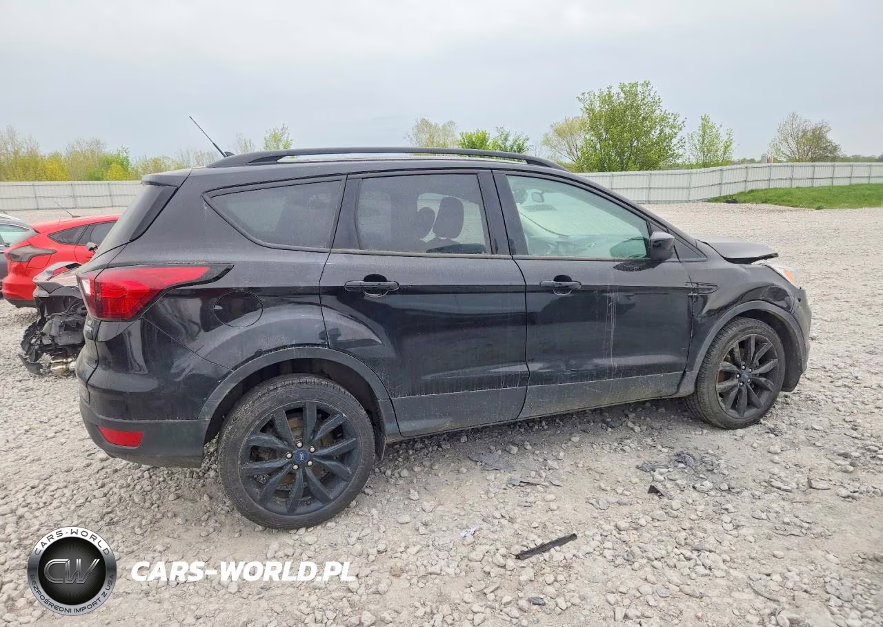 2019 Ford Escape Se VIN:1FMCU9GD1KUC57447 - 3