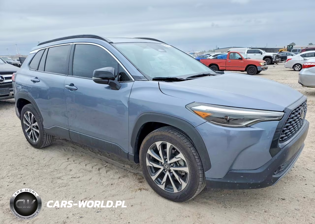 2025 Toyota Corolla Cross Xle VIN:7MUDAAAGXSV124671 - 4