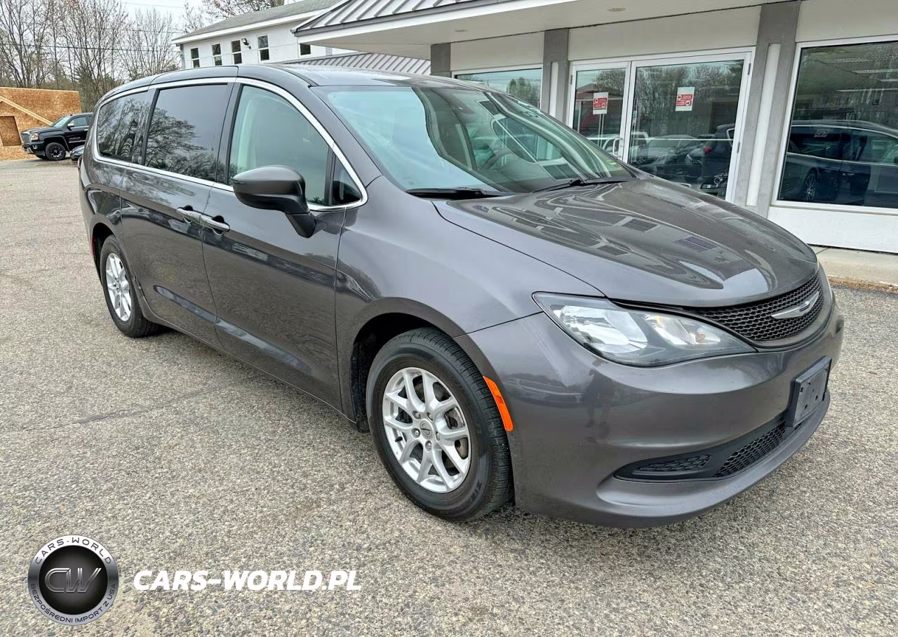 2022 Chrysler Voyager Lx
