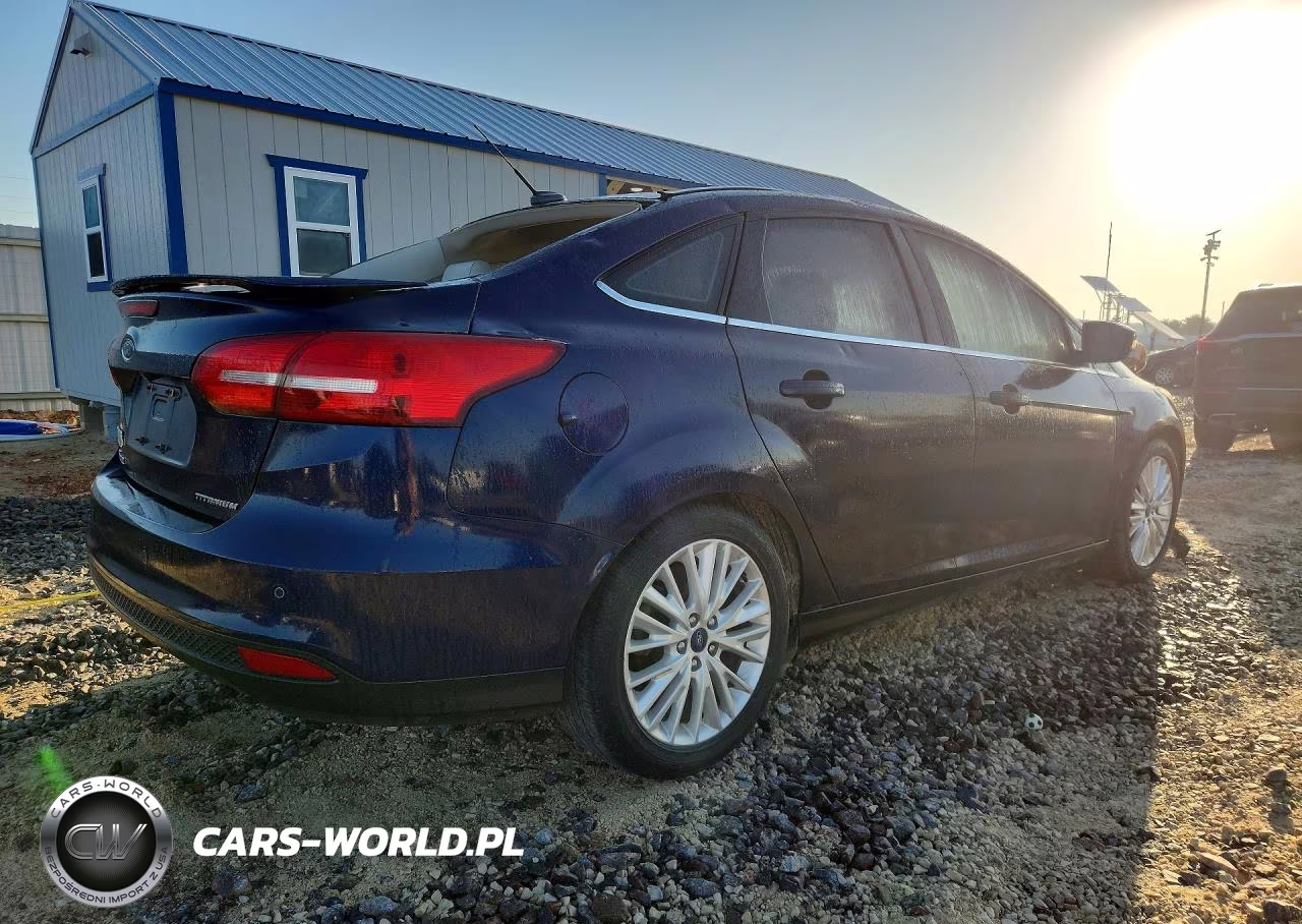 2017 Ford Focus Titanium VIN:1FADP3J27HL268557 - 3