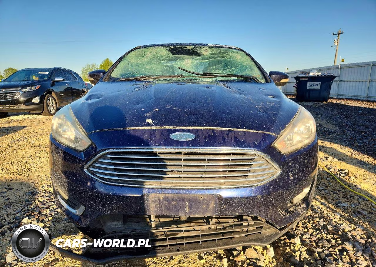 2017 Ford Focus Titanium VIN:1FADP3J27HL268557 - 5