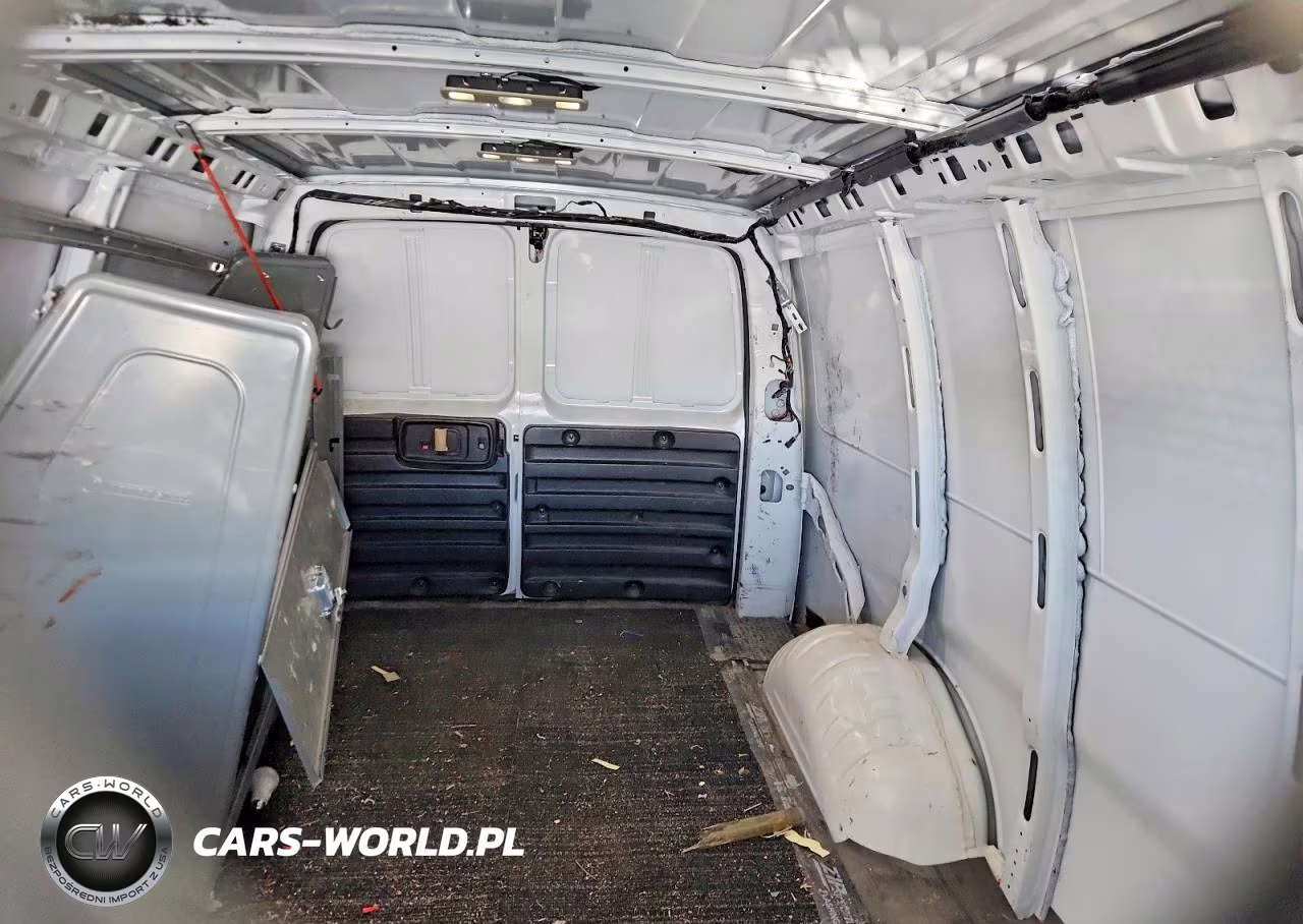2021 Chevrolet Express G2500 VIN:1GCWGAFP1M1188592 - 10