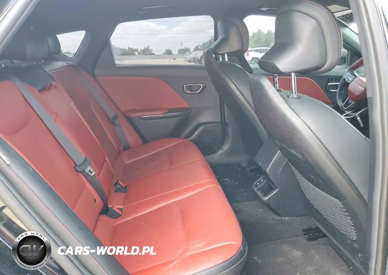 2025 Kia K4 Gt Line VIN:3KPFW4DE6SE234563 - 10