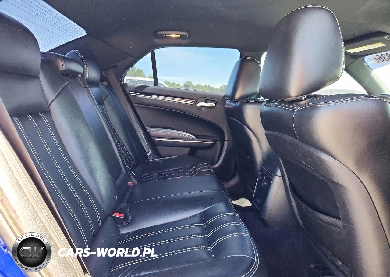 2019 Chrysler 300 S VIN:2C3CCABG3KH515419 - 10