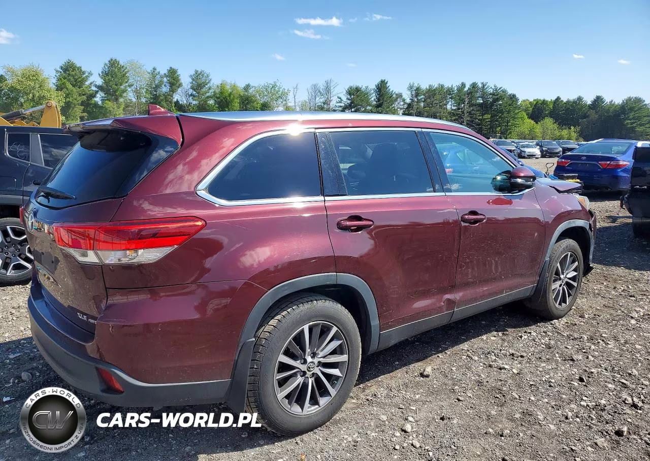 2019 Toyota Highlander Xle VIN:5TDJZRFH7KS721766 - 3