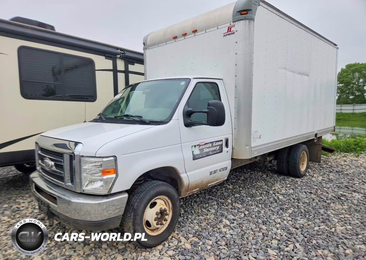 2014 Ford Econoline E350 Super Duty Cutaway Van
