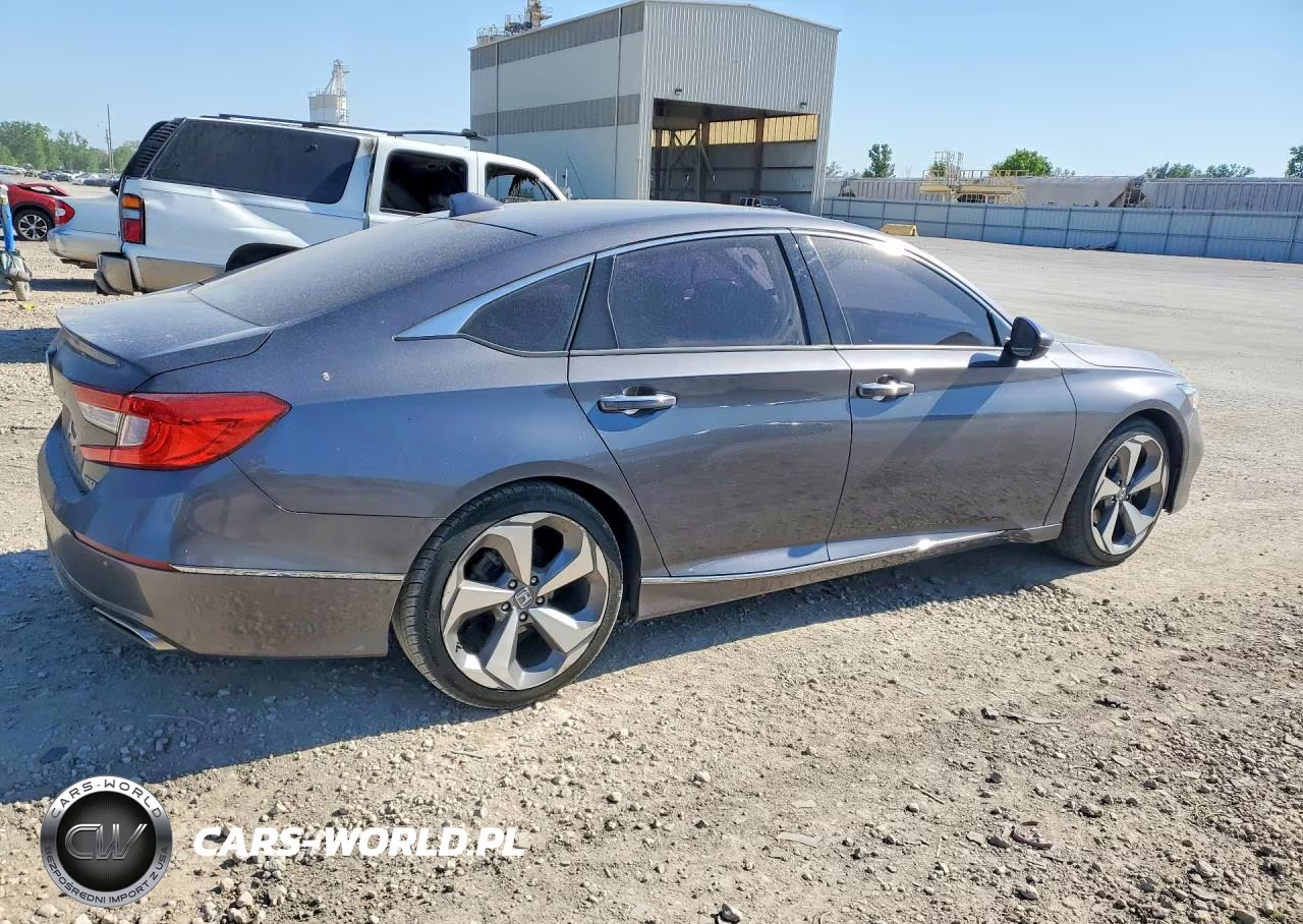2018 Honda Accord Touring VIN:1HGCV1F98JA100239 - 3