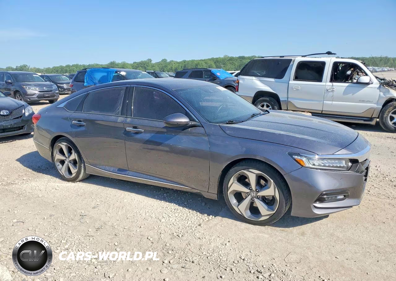 2018 Honda Accord Touring VIN:1HGCV1F98JA100239 - 4