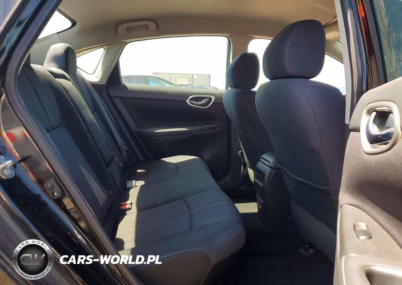 2018 Nissan Sentra VIN:3N1AB7AP0JY305124 - 10