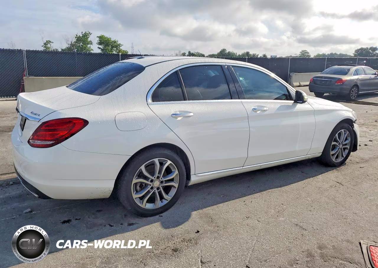 2015 Mercedes-Benz C 300 4Matic VIN:55SWF4KB1FU013881 - 3