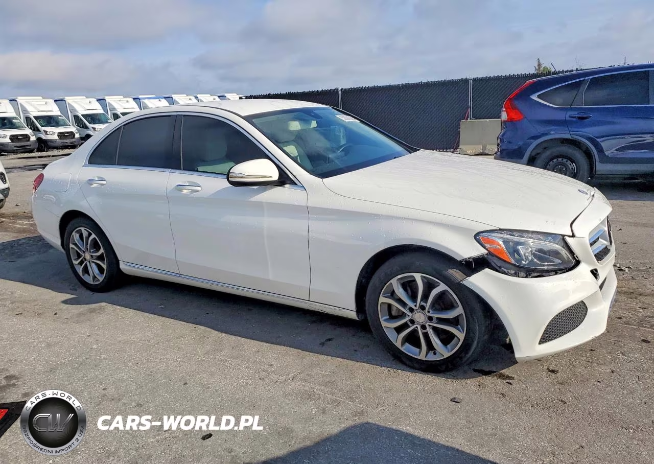 2015 Mercedes-Benz C 300 4Matic VIN:55SWF4KB1FU013881 - 4