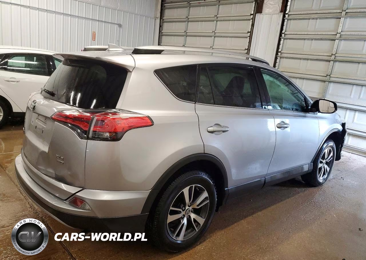 2017 Toyota Rav4 Xle VIN:2T3RFREV8HW646327 - 3
