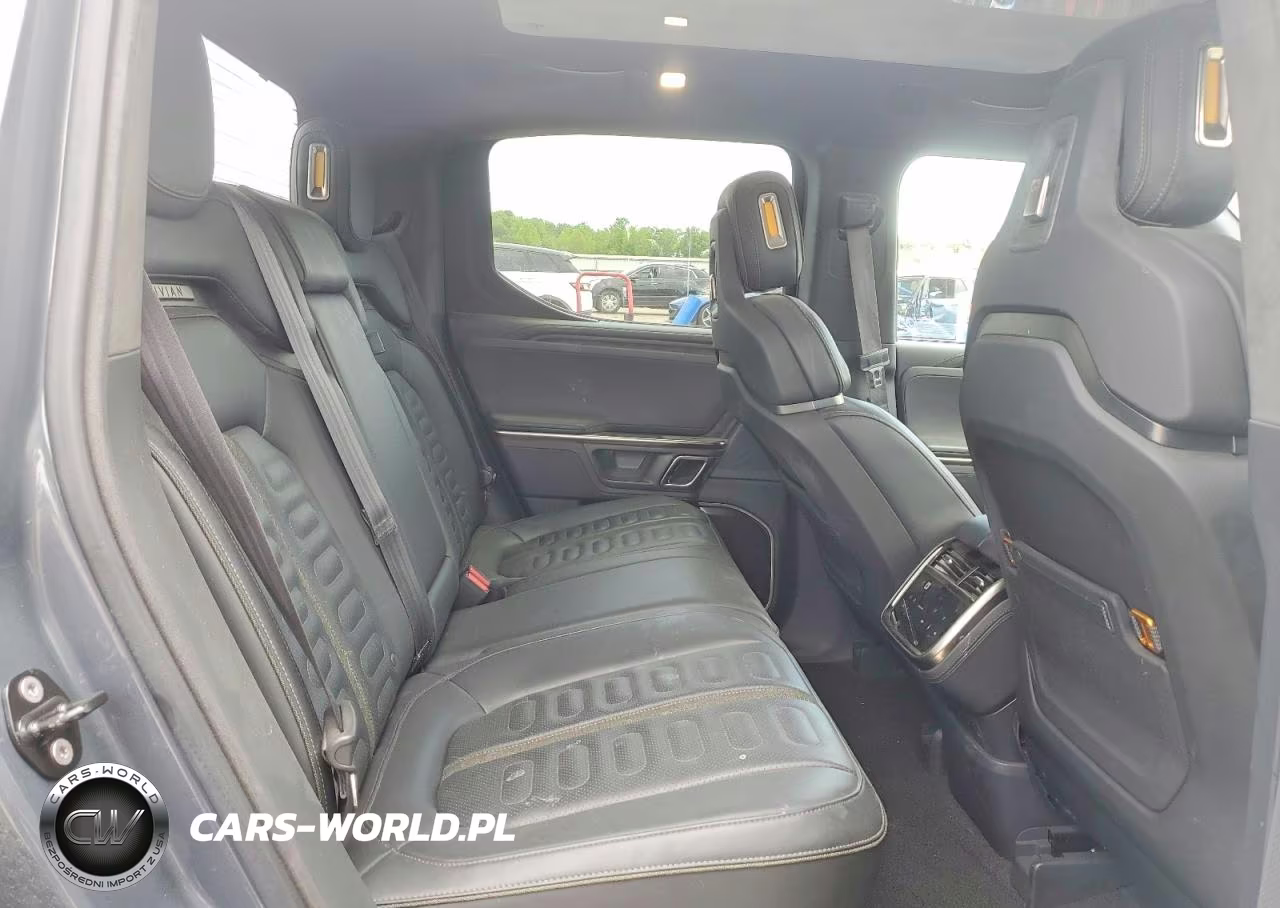2022 Rivian R1T Adventure VIN:7FCTGAAA3NN014615 - 10