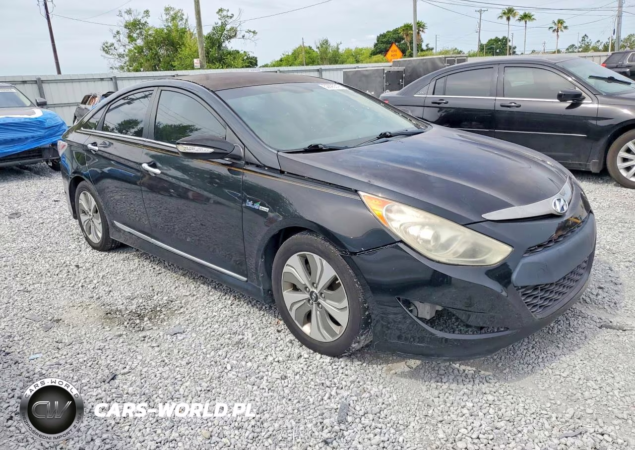 2013 Hyundai Sonata Hybrid VIN:KMHEC4A44DA084129 - 4