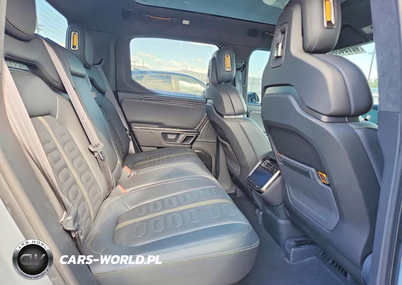 2022 Rivian R1T Adventure VIN:7FCTGAAA9NN005675 - 10