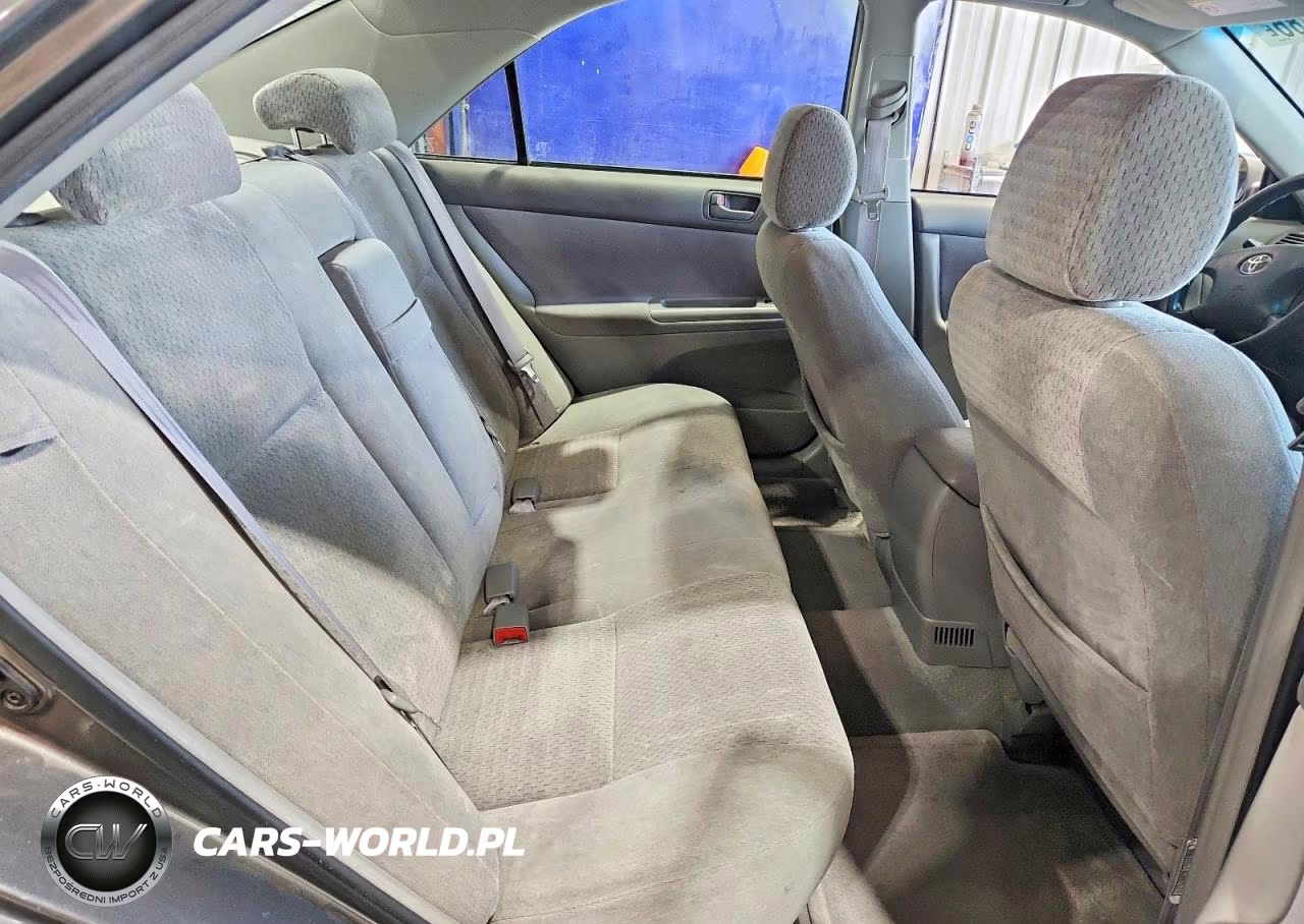2002 Toyota Camry Le VIN:JTDBE32K820054305 - 10