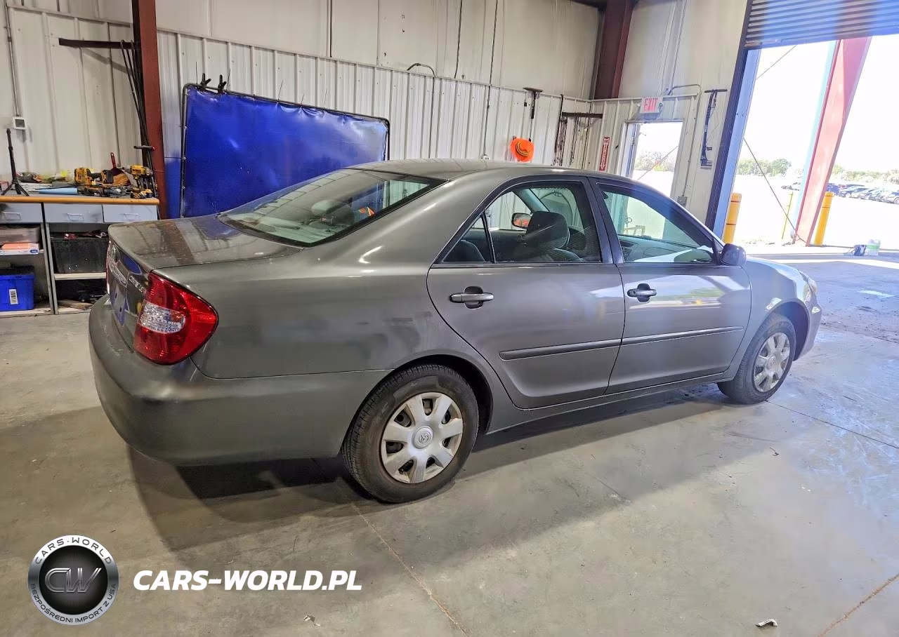 2002 Toyota Camry Le VIN:JTDBE32K820054305 - 3