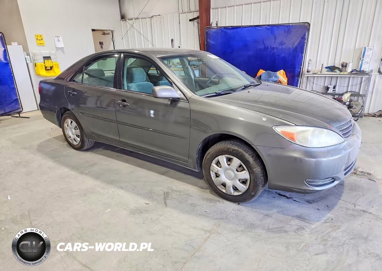 2002 Toyota Camry Le VIN:JTDBE32K820054305 - 4