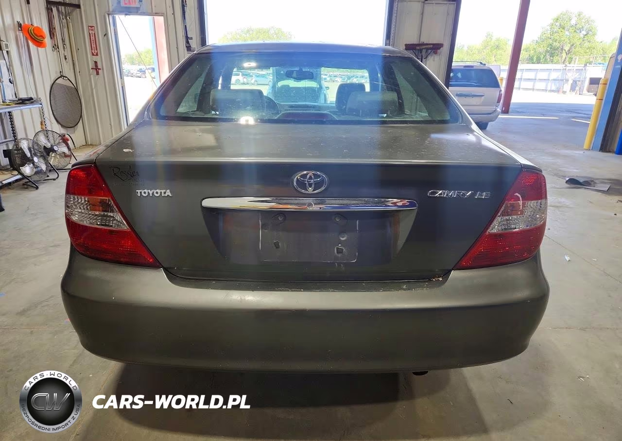2002 Toyota Camry Le VIN:JTDBE32K820054305 - 6
